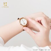 小狼モデルの腕時計の使用イメージ。