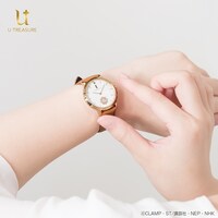 小狼モデルの腕時計の使用イメージ。