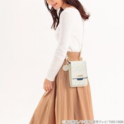 「名探偵コナン 本革ショルダーウォレット」キッドモデルの着用イメージ。