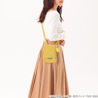 「名探偵コナン 本革ショルダーウォレット」安室モデルの着用イメージ。