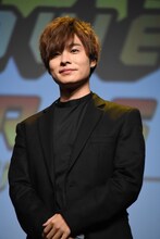 爆豪勝己役の岡本信彦。