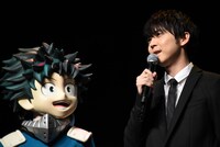 デクの着ぐるみと梶裕貴。