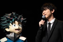 デクの着ぐるみと梶裕貴。