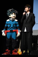 デクの着ぐるみと梶裕貴。