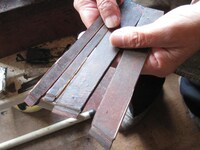 「サーモマグ アンブレラボトル漆」の制作過程。