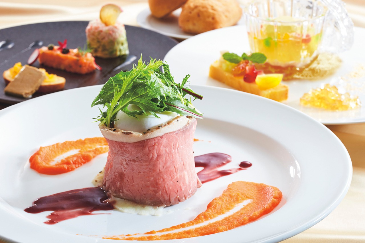 「鈴木財閥レセプション・パーティ・コース（肉）」（画像提供：ユニバーサル・スタジオ・ジャパン）