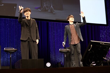 左から櫻井孝宏、内田雄馬。