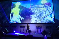 津田健次郎によるインスタレーションの様子。