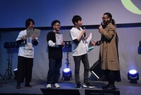 ジャンケン大会の様子。左からあおきえい監督、碇谷敦、小玉有起、竹内良太。