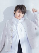 源輝役の内田雄馬。