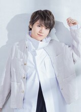 源輝役の内田雄馬。