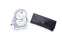 「Flagship Model」シリーズのセリート（左）とケース（右）。