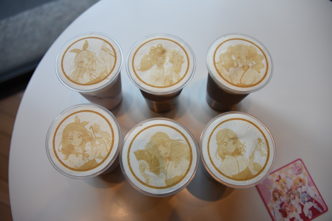「オールアイカツ！ミュージアム」会場に併設されたカフェで注文できるラテアートドリンクの絵柄。