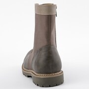 「空の境界」とのコラボによるブーツ。