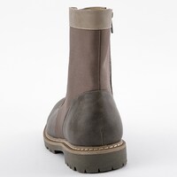 「空の境界」とのコラボによるブーツ。