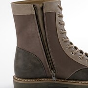 「空の境界」とのコラボによるブーツ。