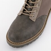 「空の境界」とのコラボによるブーツ。