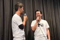 左から芹澤興人、前野朋哉。