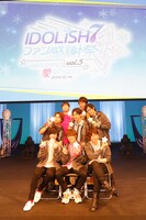 キャストの集合写真。