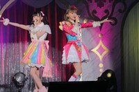 左から真中のん、真中らぁら。