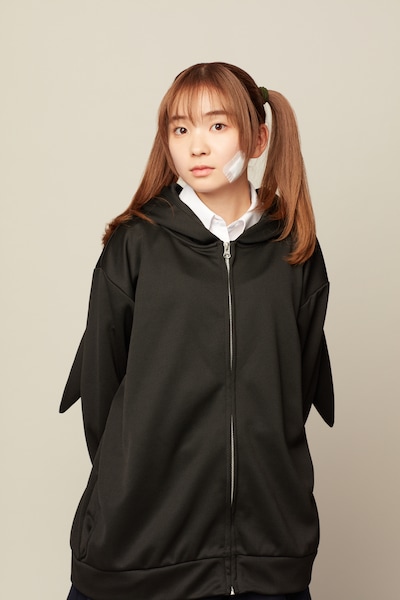 福地桃子扮するヤマイこと山本美波。