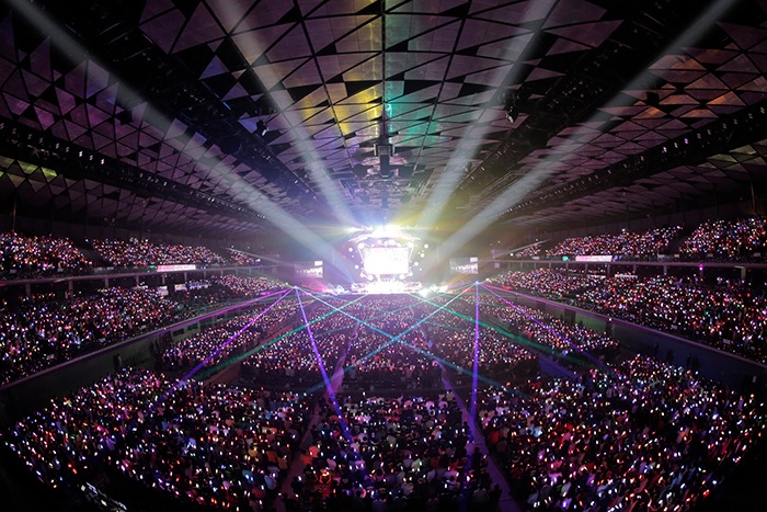「虹ヶ咲学園スクールアイドル同好会 First Live “with You”」の様子。