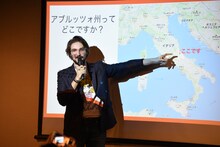 故郷・イタリアのアブルッツォ州を紹介するペッペ。