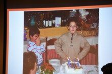 ペッペの幼少期（中央）。