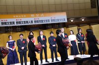 贈呈式の様子。