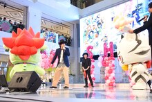 寺島惇太の周囲を行き交うトラチ、ドラチ。