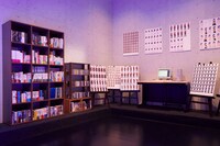 奈須きのこの仕事場を再現したコーナー。