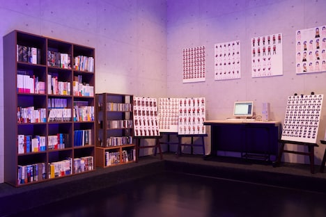 奈須きのこの仕事場を再現したコーナー。