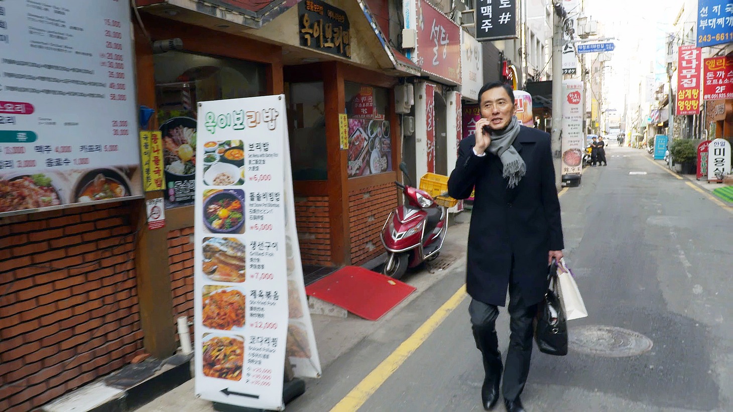 「孤独のグルメ 2019大晦日スペシャル～緊急指令！ 成田～福岡～釜山 弾丸出張編！」より釜山を訪れた五郎。