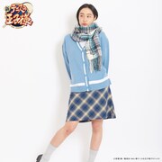 「カーディガン」と「ビッグマフラー」の着用例。