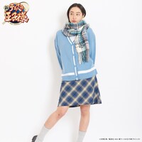 「カーディガン」と「ビッグマフラー」の着用例。