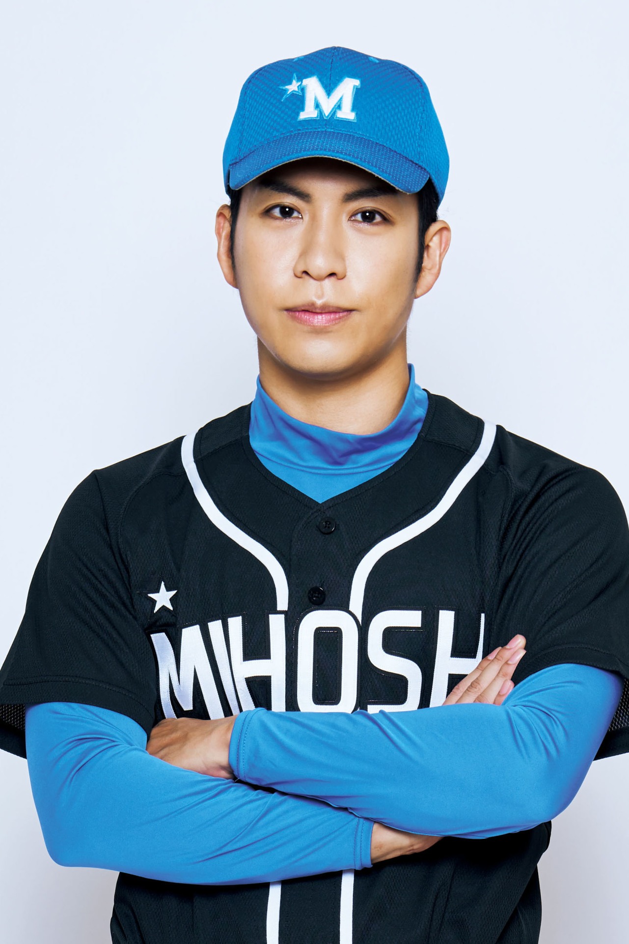鶏冠井孝介扮する織田裕行。