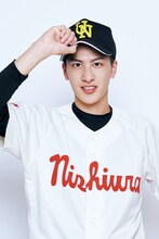 白又敦扮する花井梓。