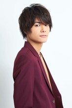 ルーク役の八代拓。