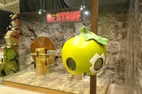 週刊少年ジャンプブースより「Dr.STONE」の展示。