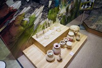 週刊少年ジャンプブースより「Dr.STONE」の展示。