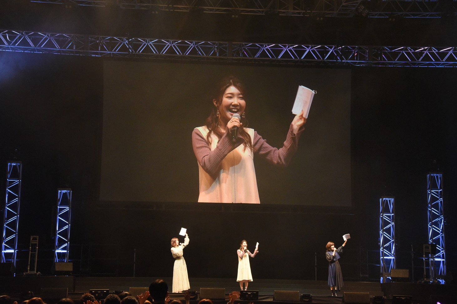「約束のネバーランド」のステージイベントの様子。