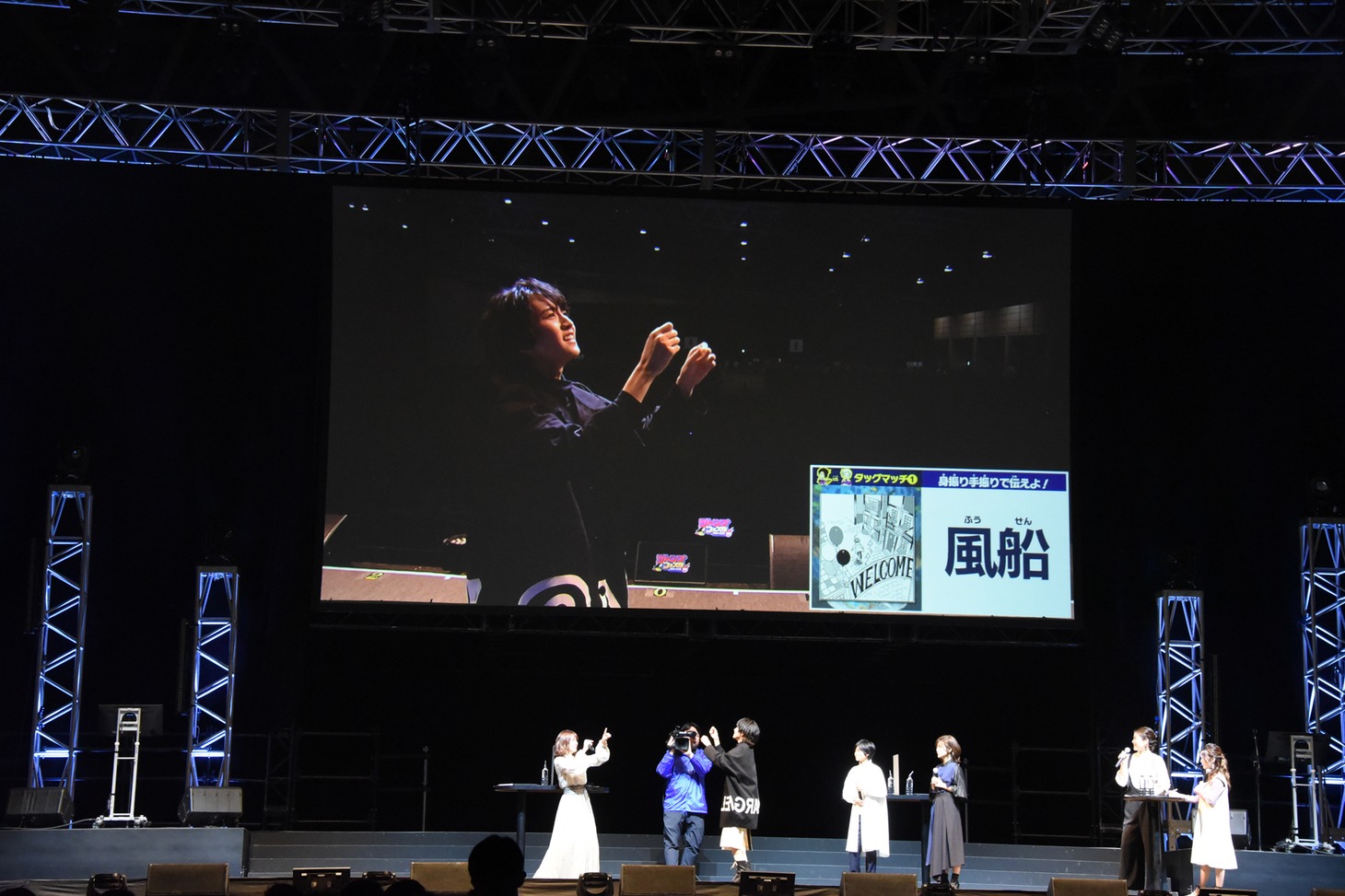 「約束のネバーランド」のステージイベントの様子。