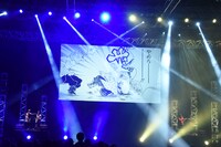 「鬼滅の刃」ステージイベントで行われた生アテレコの様子。