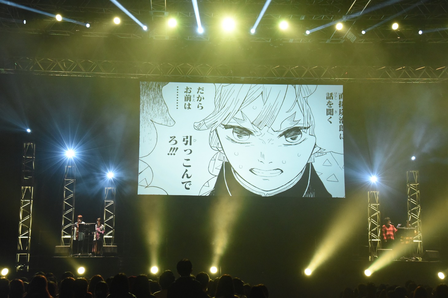「鬼滅の刃」ステージイベントで行われた生アテレコの様子。