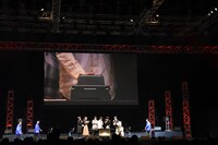 「Dr.STONE」ステージイベントでは、メカ千空もプリントゴッコを持って登場した。