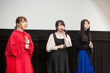 「マギアレコード 魔法少女まどか☆マギカ外伝」先行上映会より。左から夏川椎菜、麻倉もも、雨宮天。