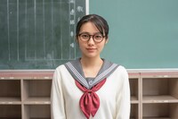 秋田汐梨扮する桜井幸子。