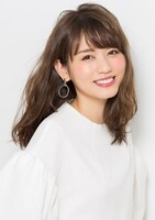 雲川芹亜役の藤井ゆきよ。