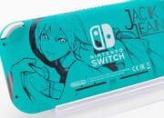 石田スイの直筆イラストあしらったNintendo Switch Lite。