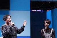 左から鈴木崚汰、富田美憂。